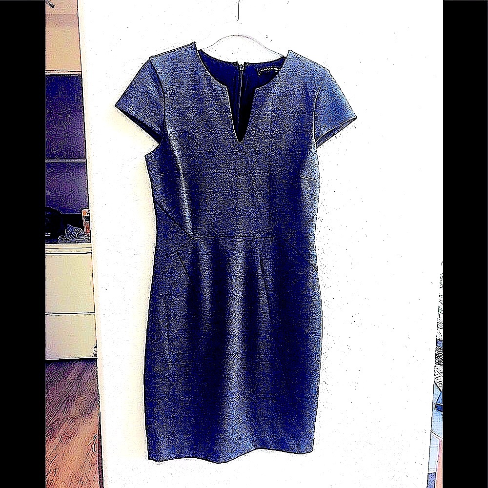 Banana Republic Split V sheath dress. Gray, Size 4